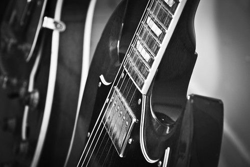 what strings do gibson sg come with,string recommendation for gibson sg,gibson sg strings,best strings for gibson sg,best strings for sg,best guitar strings for gibson sg,sg guitar strings,gibson sg guitar strings,sg strings,sg string,how to string a gibson sg